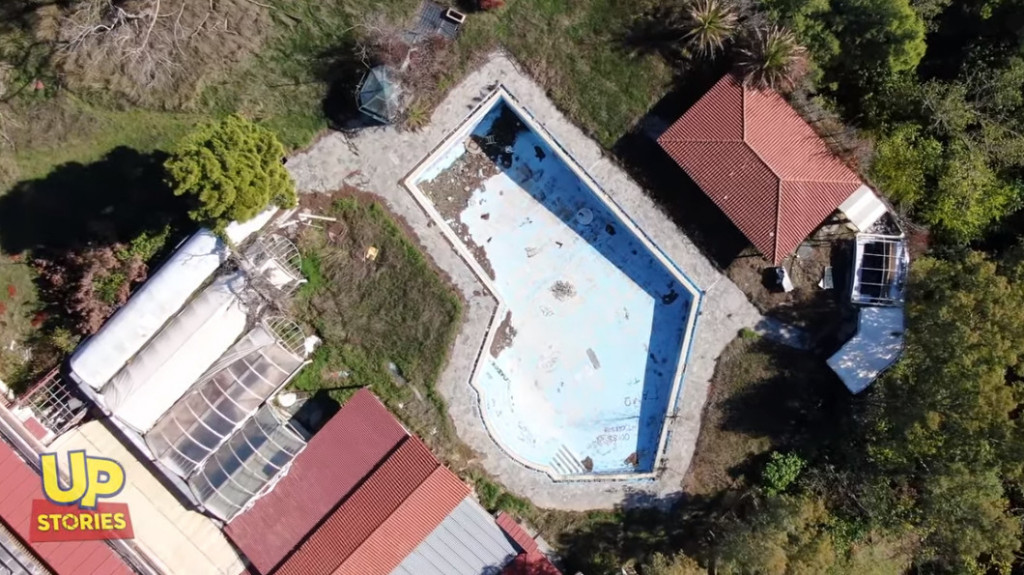 Το ξενοδοχείο – φάντασμα των βορείων προαστίων που ακόμα μπορείς να κλείσεις δωμάτιο