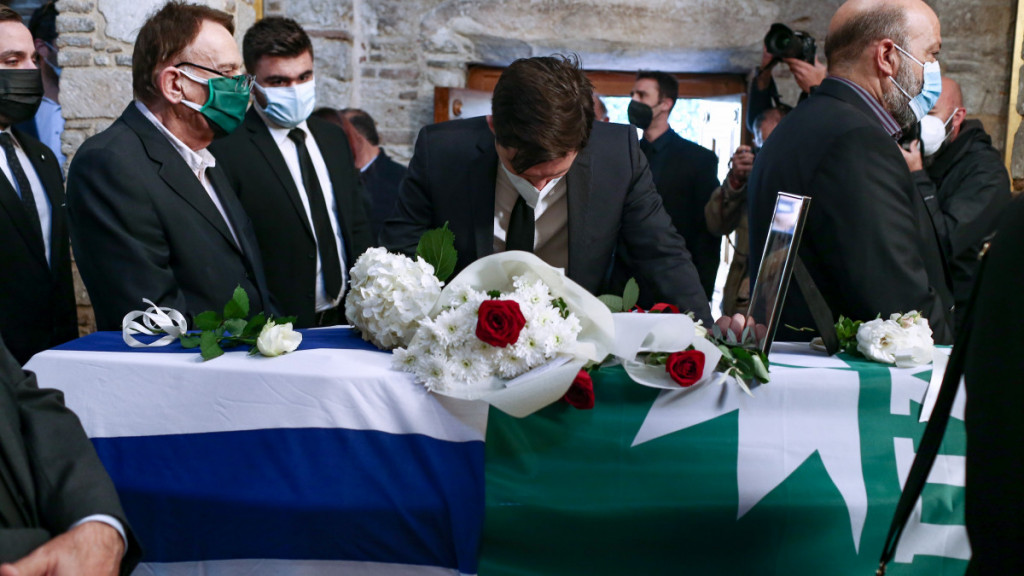 Χρηστίδης – Συντετριμμένος στη Μητρόπολη για το «ύστατο χαίρε» στη Φώφη Γεννηματά