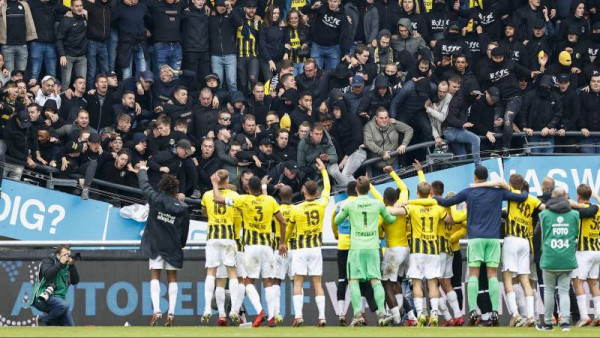 Σοκ στην Ολλανδία – Κατέρρευσε εξέδρα στο Φίτεσε – Ναϊμέγκεν