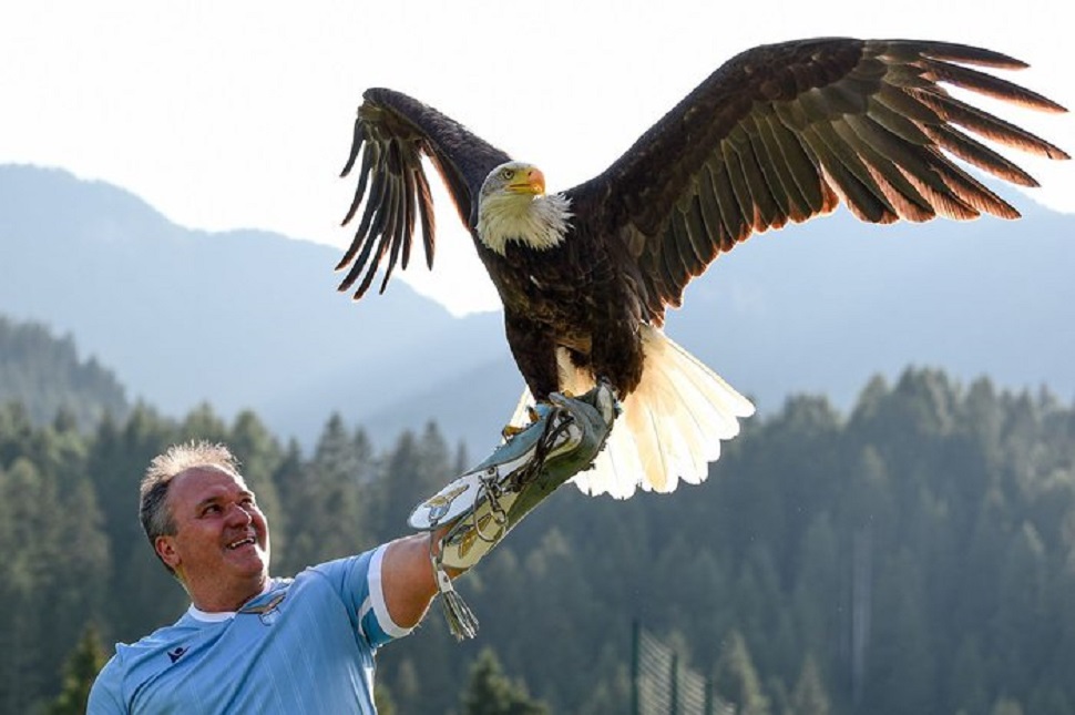 Λάτσιο – Απέλυσε τον εκπαιδευτή του αετού της για ναζιστικό χαιρετισμό