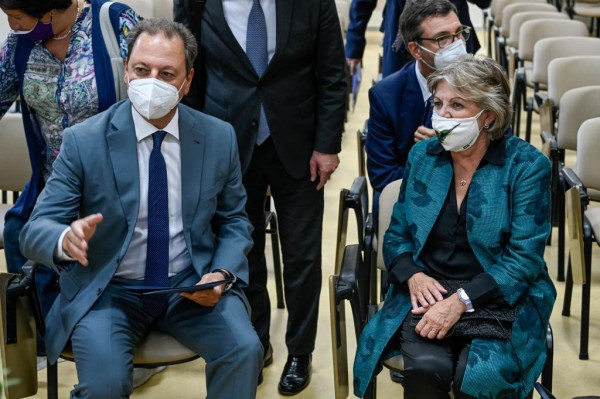 H Ελίζα Φερέιρα στις νέες εγκαταστάσεις του Μπενάκειου