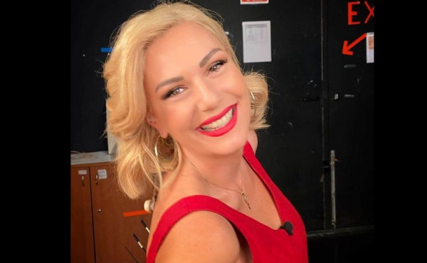 Τίνα Μεσσαροπούλου – Σχολιάζει με καυστικό τρόπο τις τηλεοπτικές επιστροφές και την νέα σεζόν