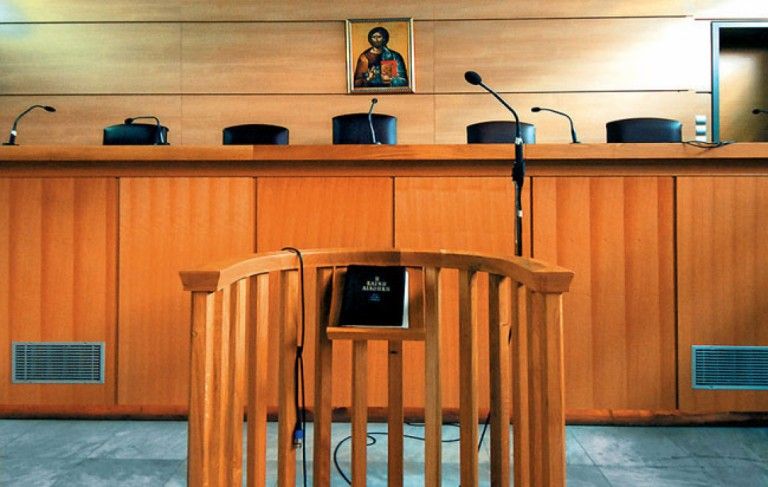 Λάρισα - Φυλάκιση σε συνταξιούχο αστυνομικό για παιδική πορνογραφία - Είπε στο δικαστήριο ότι τον παγίδευσαν