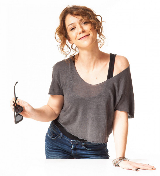 “Για γυναίκα καλή είναι” με την Ήρα Κατσούδα –  Αυτό το stand up comedy μας αφορά όλους