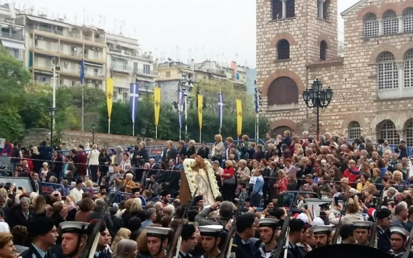 Γιορτάζει σήμερα η Θεσσαλονίκη – Πλήθος κόσμου στη δοξολογία του Αγίου Δημητρίου