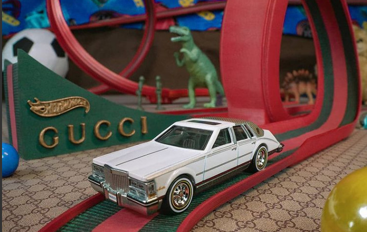 Gucci x Hot Wheels – Οδηγήστε (περίπου) μια 70s Cadillac σχεδιασμένη από τον ιδρυτή του οίκου μόδας