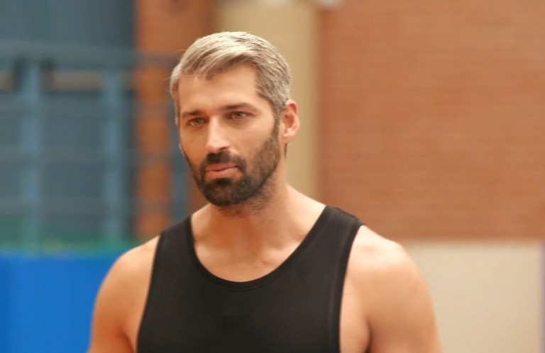 The Bachelor – Ο Αλέξης ντύθηκε Αντετοκούνμπο και το παρκέ πήρε «φωτιά»