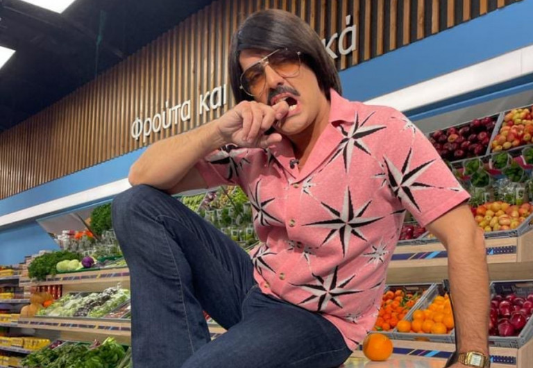 Τόνι Σφήνος – Κατέρρευσε η εξέδρα την ώρα που τραγουδούσε