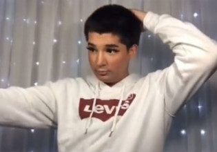 Πατέρας «τσακώνει» τον γιο του να φοράει μακιγιάζ και η αντίδραση του είναι φοβερή