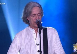 Σπίτι με το MEGA – Δείτε μουσικό απόσπασμα από δύο μεγάλες επιτυχίες του Κώστα Τουρνά