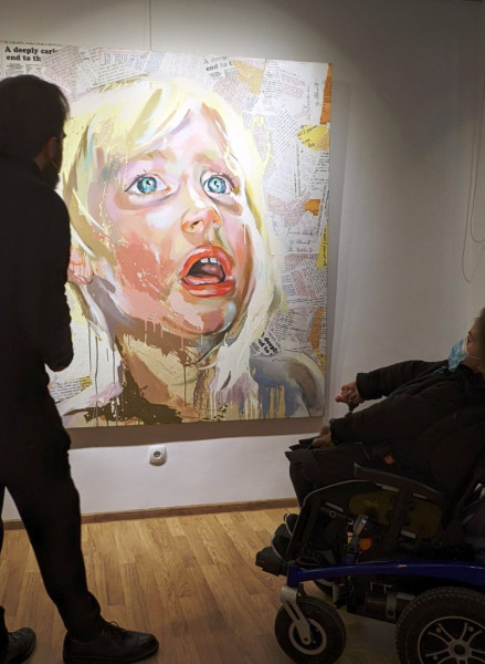 Πώς μια συγκλονιστική ζωγραφιά αποκάλυψε τη φρίκη που βίωνε η μητέρα της