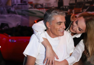 Τατιάνα Στεφανίδου & Νίκος Ευαγγελάτος – Το εντυπωσιακό χριστουγεννιάτικο δέντρο που στόλισαν στο σπίτι τους