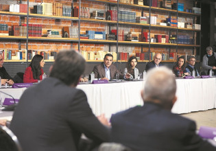 Τρεις ομάδες κρούσης στην Κουμουνδούρου