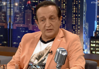 Σπύρος Μπιμπίλας – «Την προσωπική μου ζωή δεν την έχω αναλύσει ποτέ γιατί δεν χρειάζεται να ξέρουν τι κάνουμε στο κρεβάτι μας»