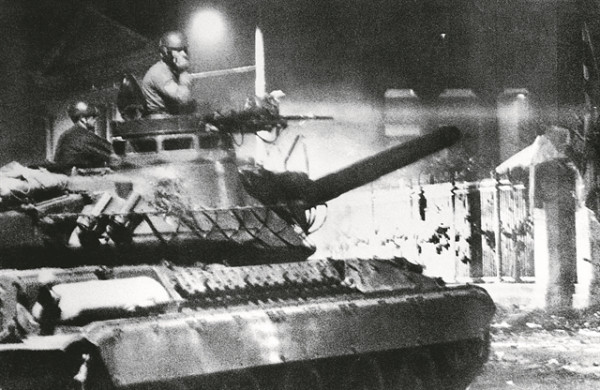 Αριστοτέλης Σαρρηκώστας – Πέντε αξέχαστα «κλικ» για τον φωτογράφο του Πολυτεχνείου