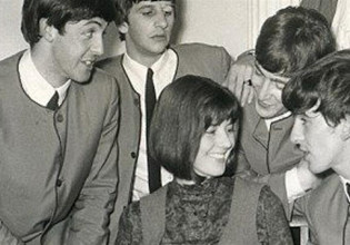 Πέθανε η δημοσιογράφος Μορίν Κλιβ – «Είμαστε πιο δημοφιλείς από τον Ιησού» της είχε δηλώσει ο Λένον