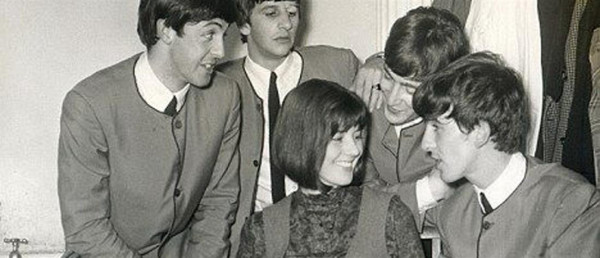 Πέθανε η δημοσιογράφος Μορίν Κλιβ – «Είμαστε πιο δημοφιλείς από τον Ιησού» της είχε δηλώσει ο Λένον