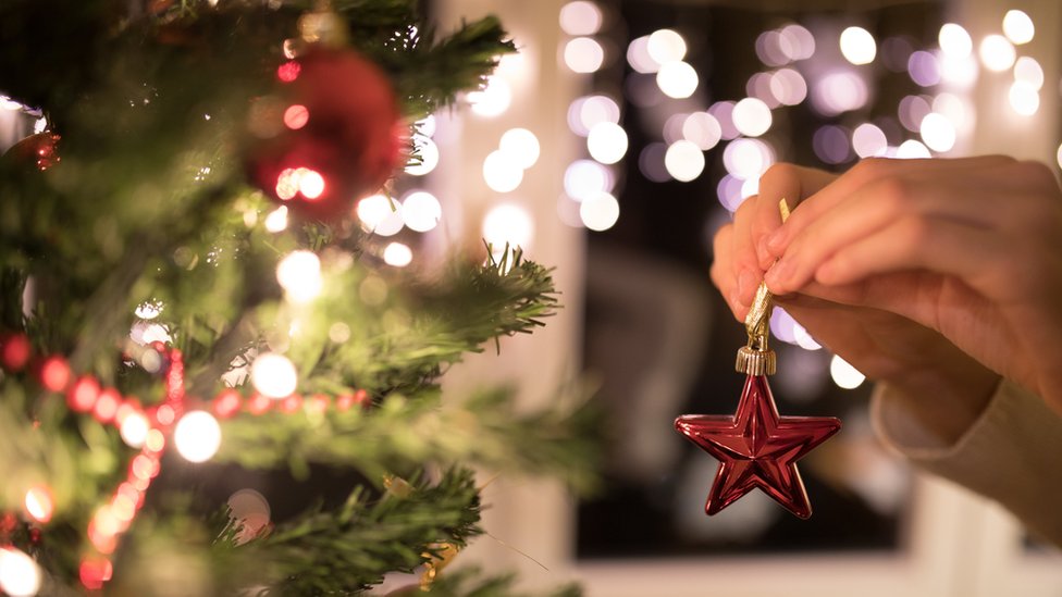 «Ήρθαν τα Χριστούγεννα κι η Πρωτοχρονιά» – Ποια είναι η ιδανική μέρα για να στολίσετε και γιατί