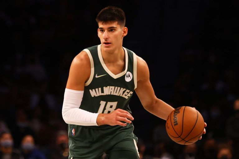 Επιστρέφει στη θυγατρική των Μπακς ο Καλαϊτζάκης