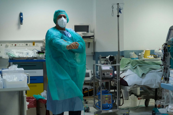 Κοροναϊός – 7.317 νέα κρούσματα και 63 θάνατοι – Στους 556 οι διασωληνωμένοι