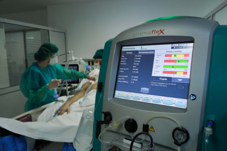 Όμικρον – Δημήτρης Παρασκευής – «Είμαστε επιφυλακτικοί σε ότι αφορά τη σοβαρότητα της νόσου»