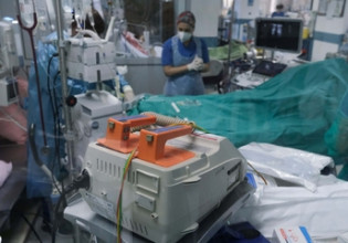 Κοροναϊός – Θλίψη για τις ιστορίες ανεμβολίαστων που πεθαίνουν στις ΜΕΘ