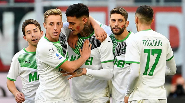 Μίλαν – Σασουόλο 1-3 : «Μπαμ» της Σασουόλο στο Μιλάνο και… δώρο στη Νάπολι