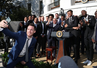 Η ΕΟΚ συνεχάρη τα αδέρφια Αντετοκούνμπο για την παρουσία τους στον Λευκό Οίκο