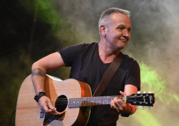 Χρήστος Θηβαίος – Μου έχουν πει ότι με ζηλεύουν που είμαι με τη Βίσση 