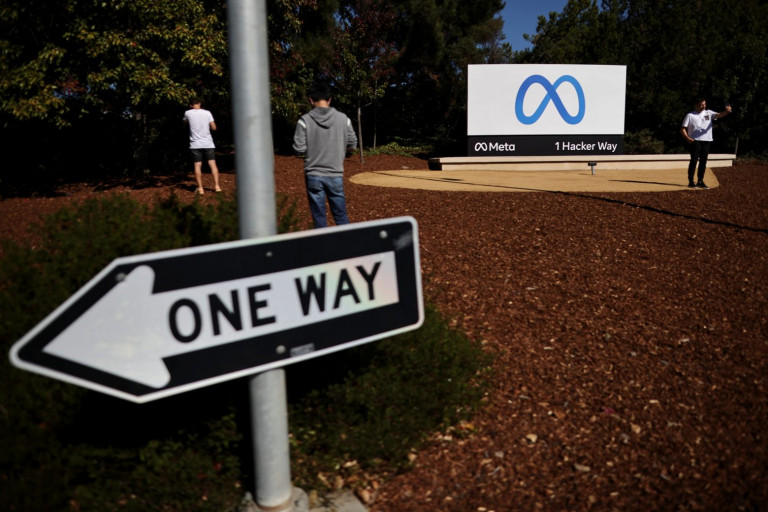 Facebook – Metaμόρφωση ή φουτουριστική χρυσόσκονη;