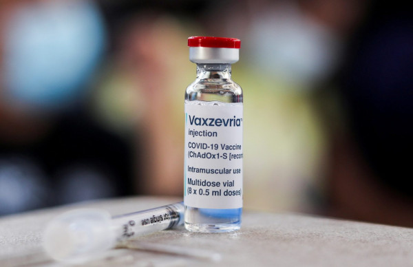 AstraZeneca – Θρομβώσεις στον εγκέφαλο αναγνωρίζονται ως σπάνια πιθανή παρενέργεια του εμβολίου