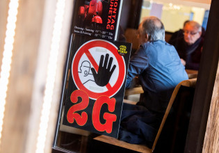 Κοροναϊός – Ποιες ευρωπαϊκές χώρες προχωρούν σε νέα μέτρα και βάζουν στην «απομόνωση» ανεμβολίαστους