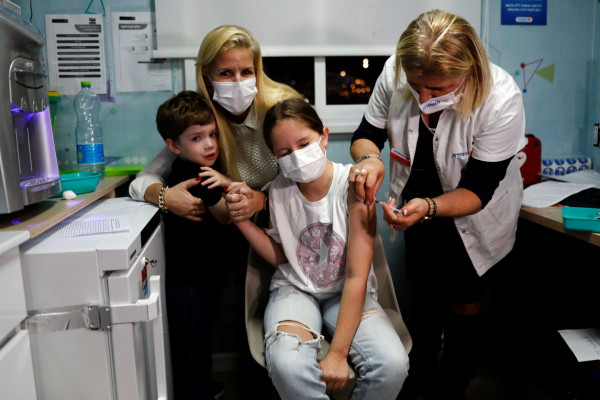 Κοροναϊός – Το Ισραήλ ανησυχεί για την υγεία των παιδιών, εμβολιάζει τις ηλικίες 5-11
