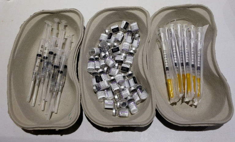 Τρίτη δόση εμβολίου – To ECDC αναθεωρεί τις συστάσεις, προτείνει ενισχυτική δόση για όλους τους ενήλικες