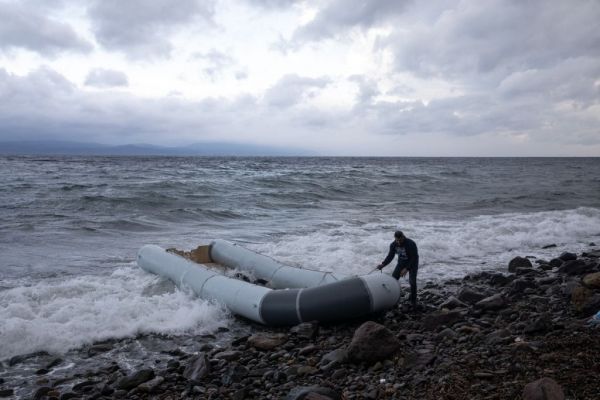 Πρόσφυγας κατηγορείται για τον θάνατο του γιου του μετά από ναυάγιο – Καμπάνια για την ανάδειξη της πρωτοφανούς υπόθεσης