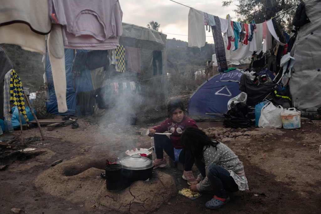 Τον κώδωνα του κινδύνου για κρίση πείνας στους πρόσφυγες κρούουν 27 ΜΚΟ – «Παιδιά πάνε σχολείο νηστικά»