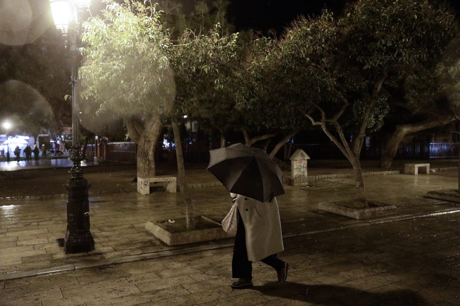 Καιρός - Άνοιξαν... οι ουρανοί στην Αθήνα το βράδυ της Δευτέρας -  Πώς θα κινηθεί το κύμα κακοκαιρίας