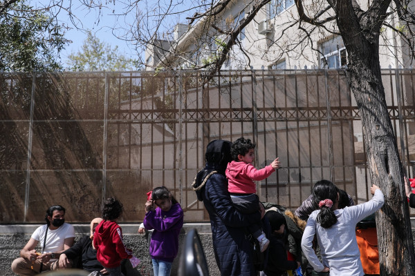 Υπουργείο Μετανάστευσης – Δεν θα μεταφέρονται αιτούντες άσυλο για παραμονή στα νησιά και τον Έβρο