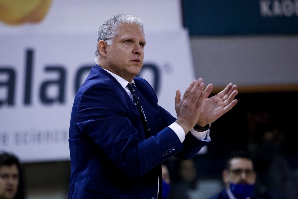 Θετικός στον κοροναϊό ο Μανωλόπουλος, στον «αέρα» το ντεμπούτο του με την εθνική