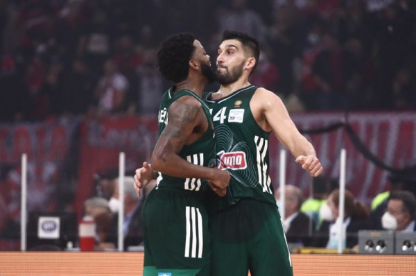 Απίστευτο – Δεκάλεπτο με 33 πράσινους πόντους, με 7 τρίποντα και χωρίς… τάιμ άουτ