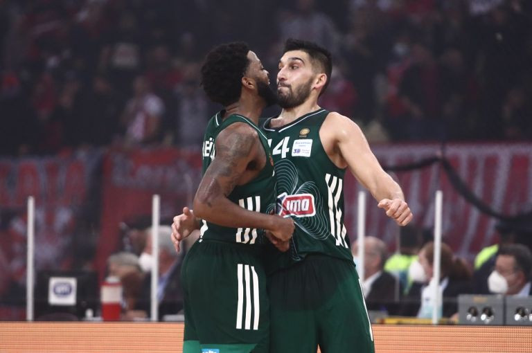 Απίστευτο – Δεκάλεπτο με 33 πράσινους πόντους, με 7 τρίποντα και χωρίς… τάιμ άουτ