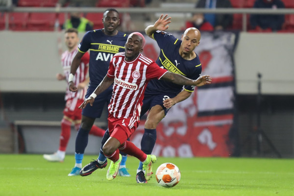 Το πέναλτι που δεν δόθηκε σε ανατροπή του Ονιεκούρου (vid)