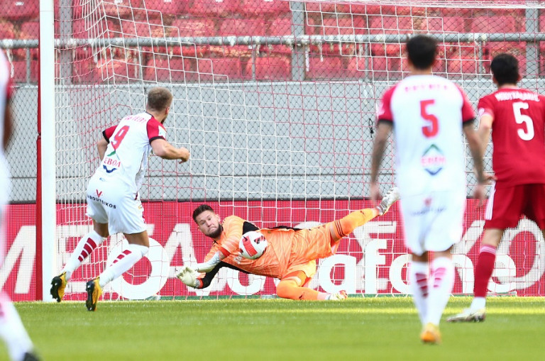 Ολυμπιακός – Βόλος – Απέκρουσε πέναλτι ο Βατσλίκ