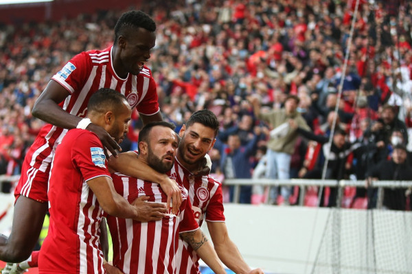 Ολυμπιακός – Ο Βαλμπουενά έβαλε… φωτιά στο Καραϊσκάκη (vid)