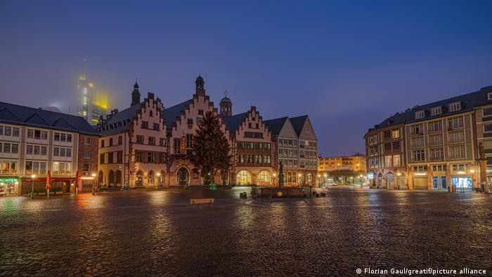 Ο Σταϊνμάιερ προειδοποιεί για lockdown