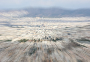 Κοροναϊός – Στο τραπέζι νέα μέτρα μετά την έκρηξη κρουσμάτων και το «σφυροκόπημα» του ΕΣΥ