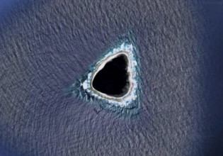 Τι είναι αυτή η μυστηριώδης μαύρη τρύπα στο Google Earth;