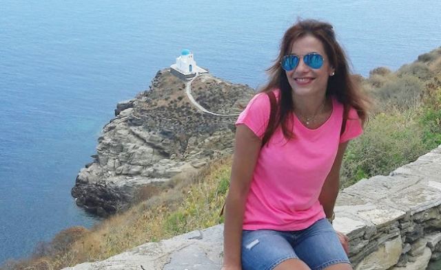 Λαμία – Θρήνος για τη μητέρα τριών παιδιών που κηδεύεται τη μέρα της γιορτής της