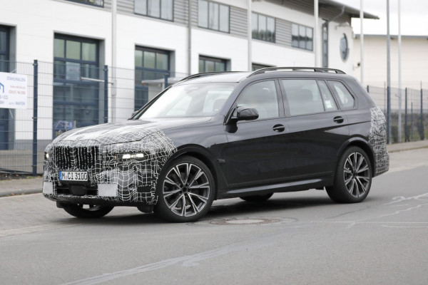 BMW X7: Η σκιά των γιγάντων