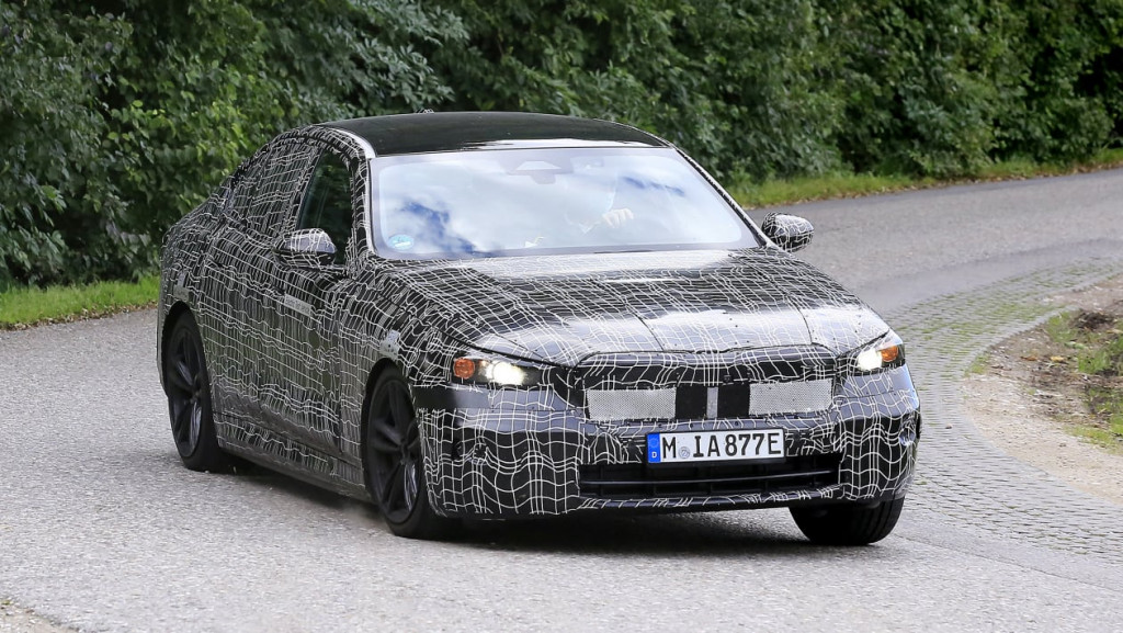 BMW i5: Στο ηλεκτρικό παιχνίδι και η Σειρά 5